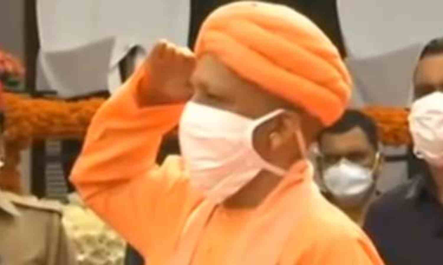 उप्र में हर जगह आजादी का जश्न, सीएम योगी ने वीर सपूतों को किया नमन