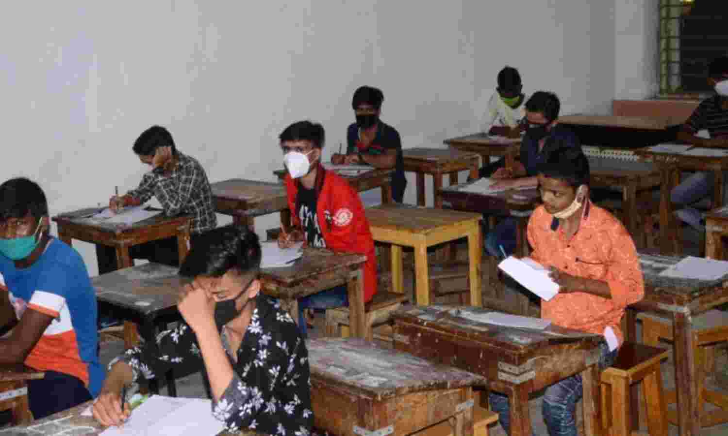 कोविड-19 संक्रमित छात्रों की हुई परीक्षा