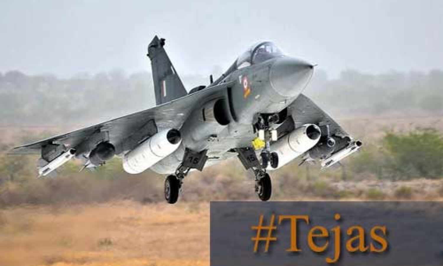 भारत ने टू फ्रं​​ट वार की स्थिति को देखते हुए सीमा पर तेजस किया तैनात