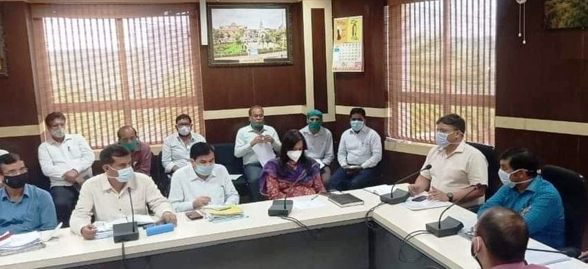 कोविड-19 में सौंपे गए दायित्वों का पूर्ण निष्ठा से निर्वहन करें अधिकारी