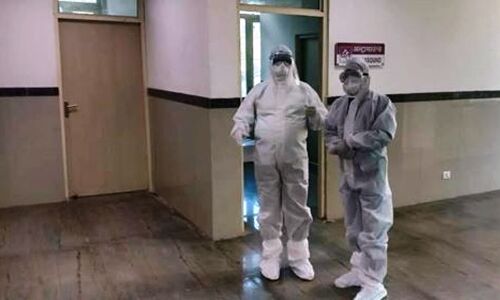 पीपीई किट पहनकर कैसे काम करते हैं चिकित्सक, यह बहुत बड़ी बात है