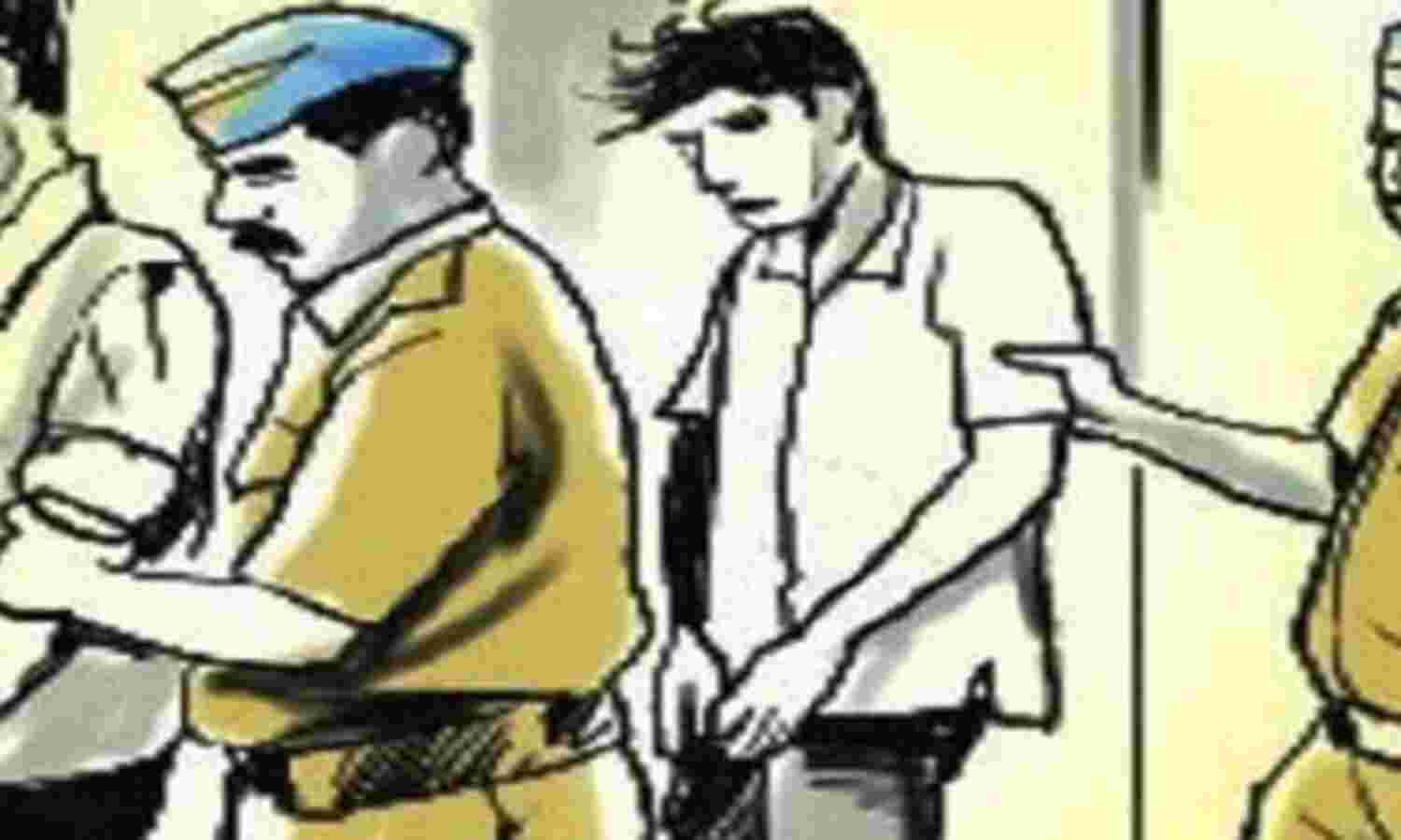 पुलिस के हत्थे चढ़े तीन बदमाश, हथियार बरामद