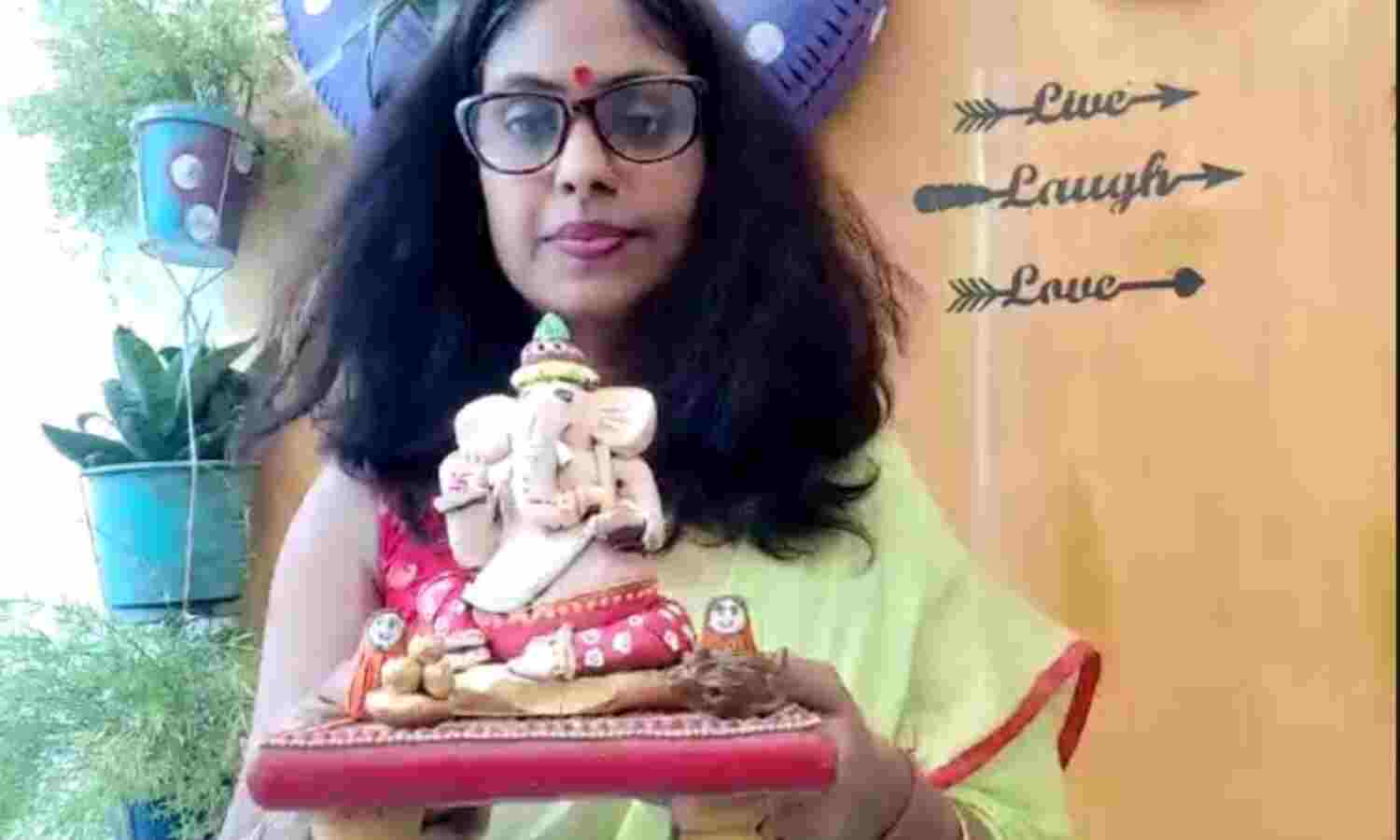 मिट्टी के गणेश जी बनाने का दिया प्रशिक्षण