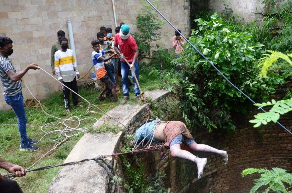 कुए में मिला लापता अधेड़ का शव, दो दिन पहले परिजनों ने कराई थी गुमशुदगी कुए में मिला लापता अधेड़ का शव, दो दिन पहले परिजनों ने कराई थी गुमशुदगी