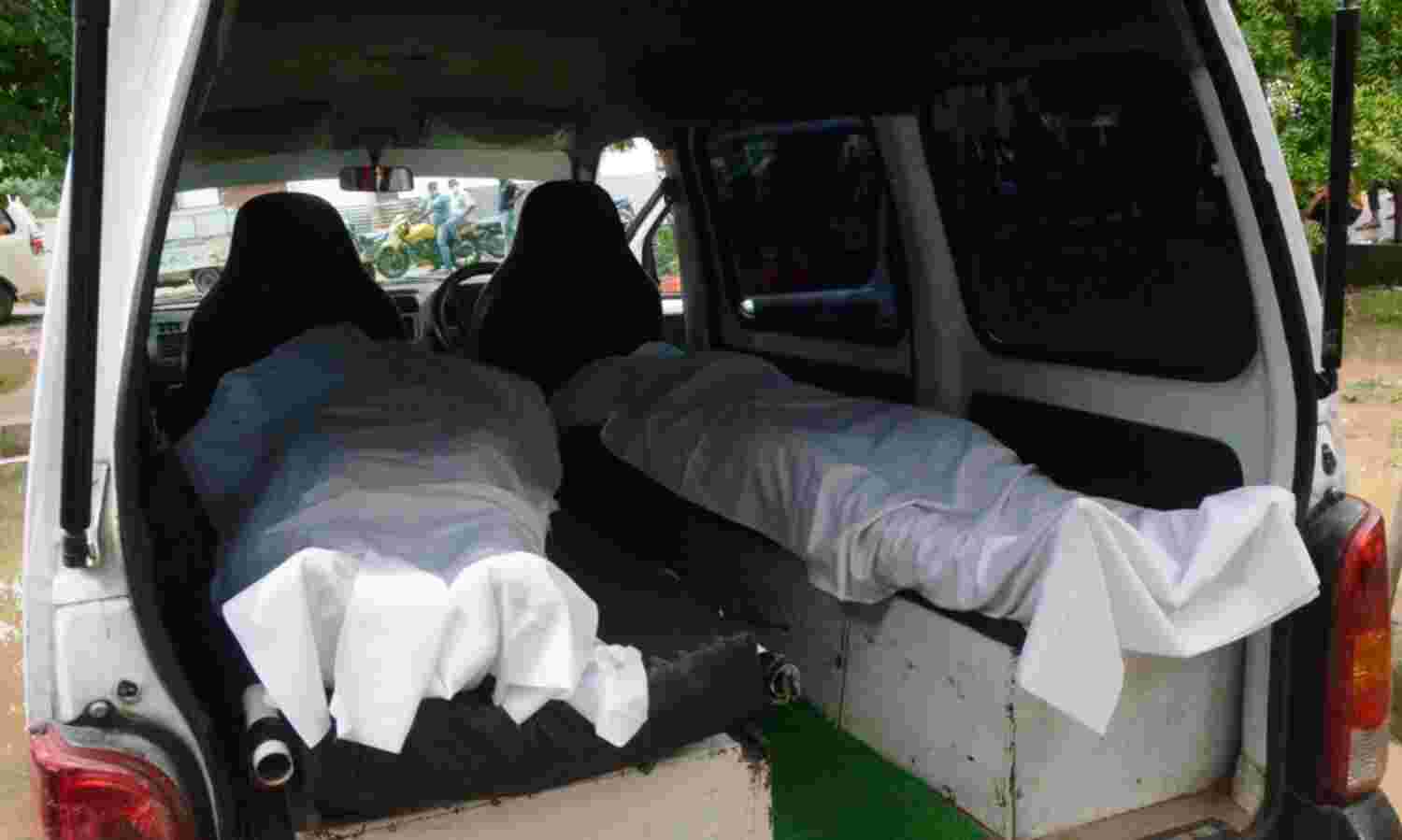 तीन लोगों के लिए काल बन गया करंट, हाईटेंशन लाइन का करंट लगने से दो भाइयों की मौत