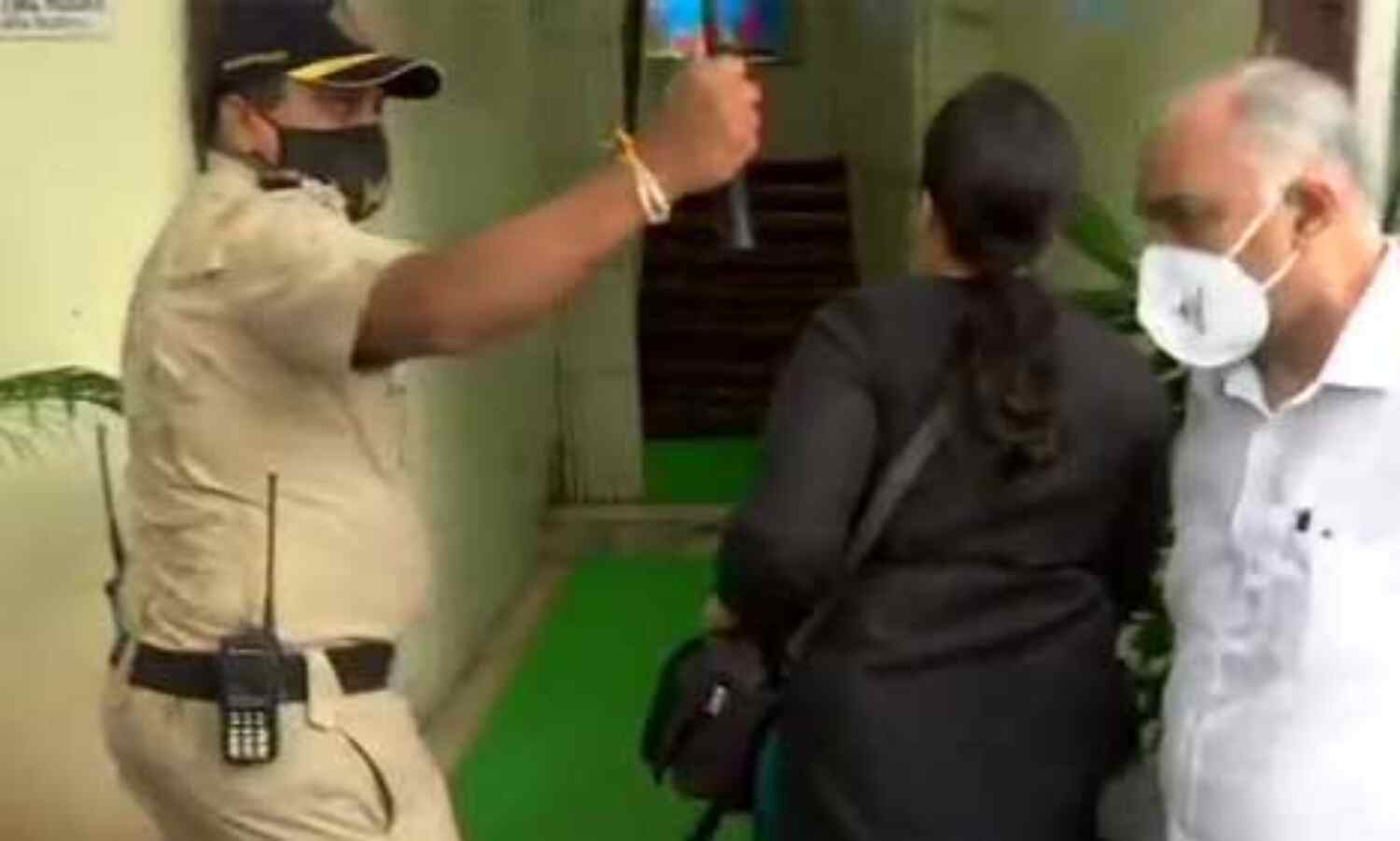 CBI टीम मुंबई पहुंचते ही ऐक्‍शन मोड में...संदिग्ध को गेस्ट हाउस से उठा कर ले गई