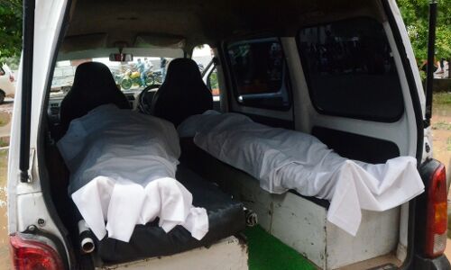 तीन लोगों के लिए काल बन गया करंट, हाईटेंशन लाइन का करंट लगने से दो भाइयों की मौत