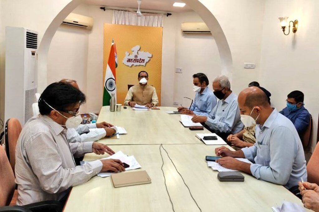 मुख्यमंत्री चौहान ने बाढ़ के हालातों को देखते हुए बांधों की निगरानी के दिये निर्देश