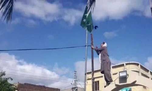 POK में उतार फेंका पाकिस्तान का झंडा, इमरान सरकार से कहा - अवैध कब्जा हटाओ
