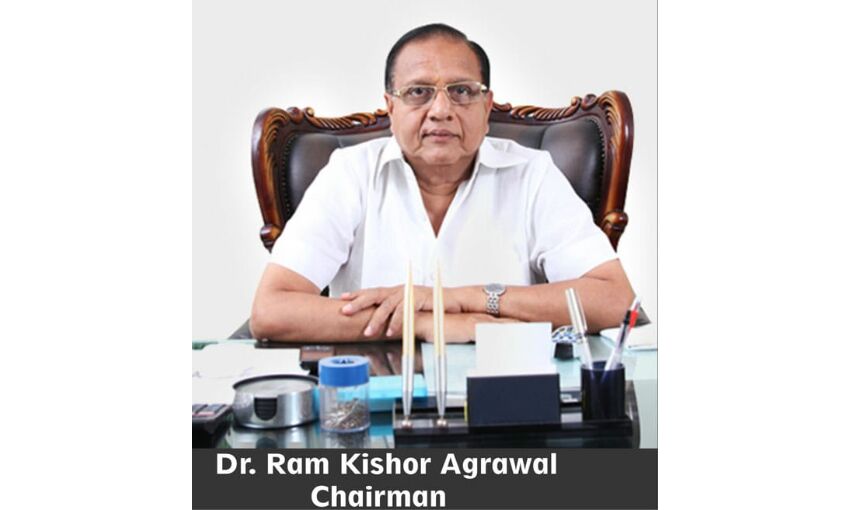 राम झरोखा बैठ कै सबकौ मुजरा लेय