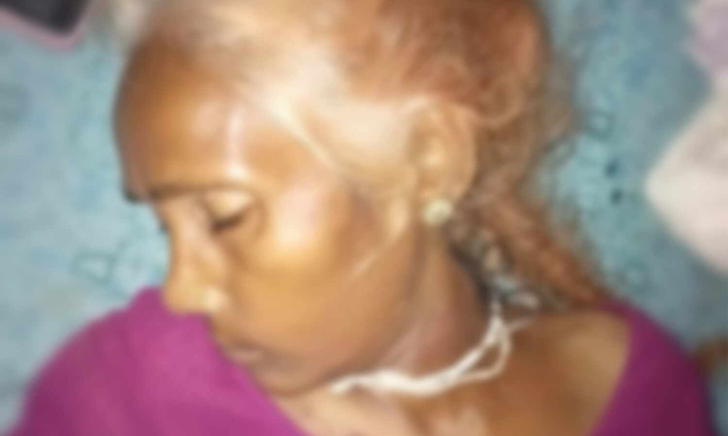 बेटे ने मां की गला घोंटकर की हत्या, पुलिस तलाश में जुटी