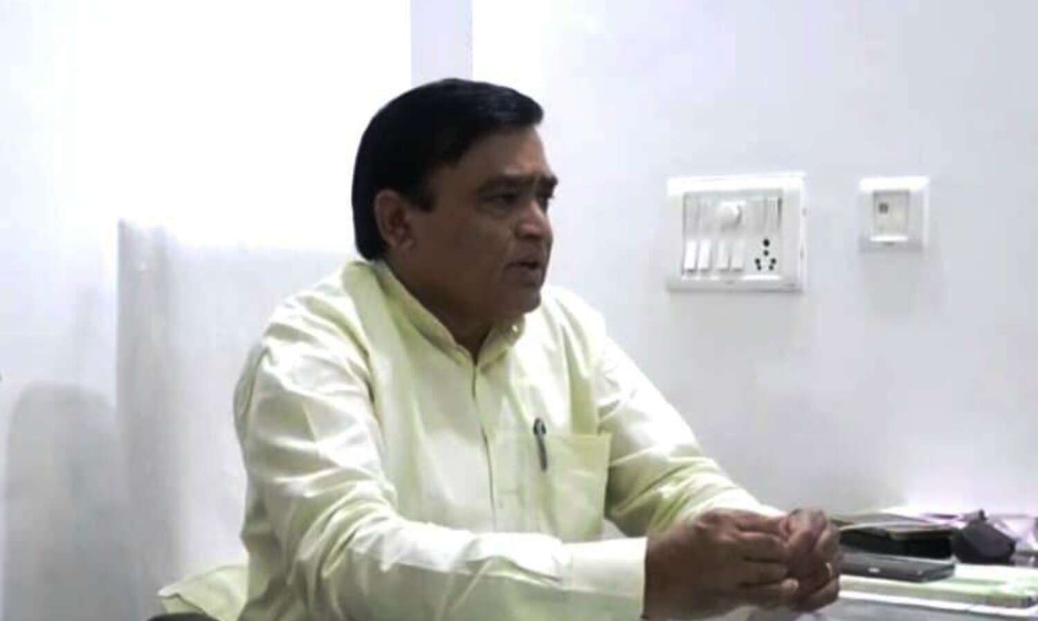 सिंधिया परिवार बिना पद के नहीं रह सकता : लाखन सिंह