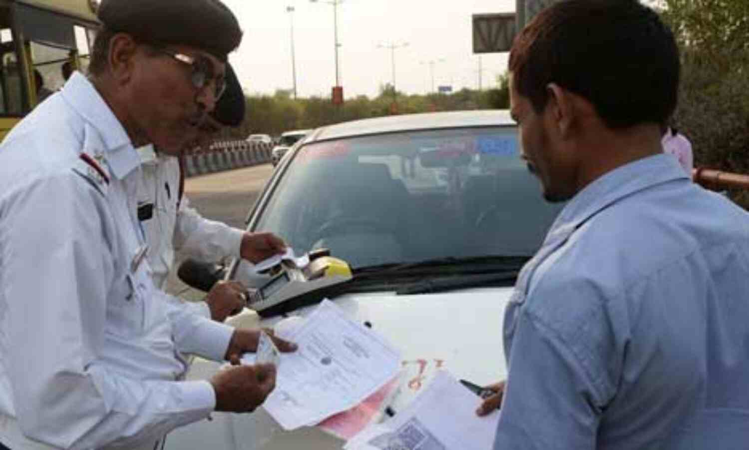 केंद्र सरकार ने 31 दिसंबर तक बढ़ाया फिटनेस, आरसी, ड्राइविंग लाइसेंस जैसे दस्तावेजों का नवीनीकरण