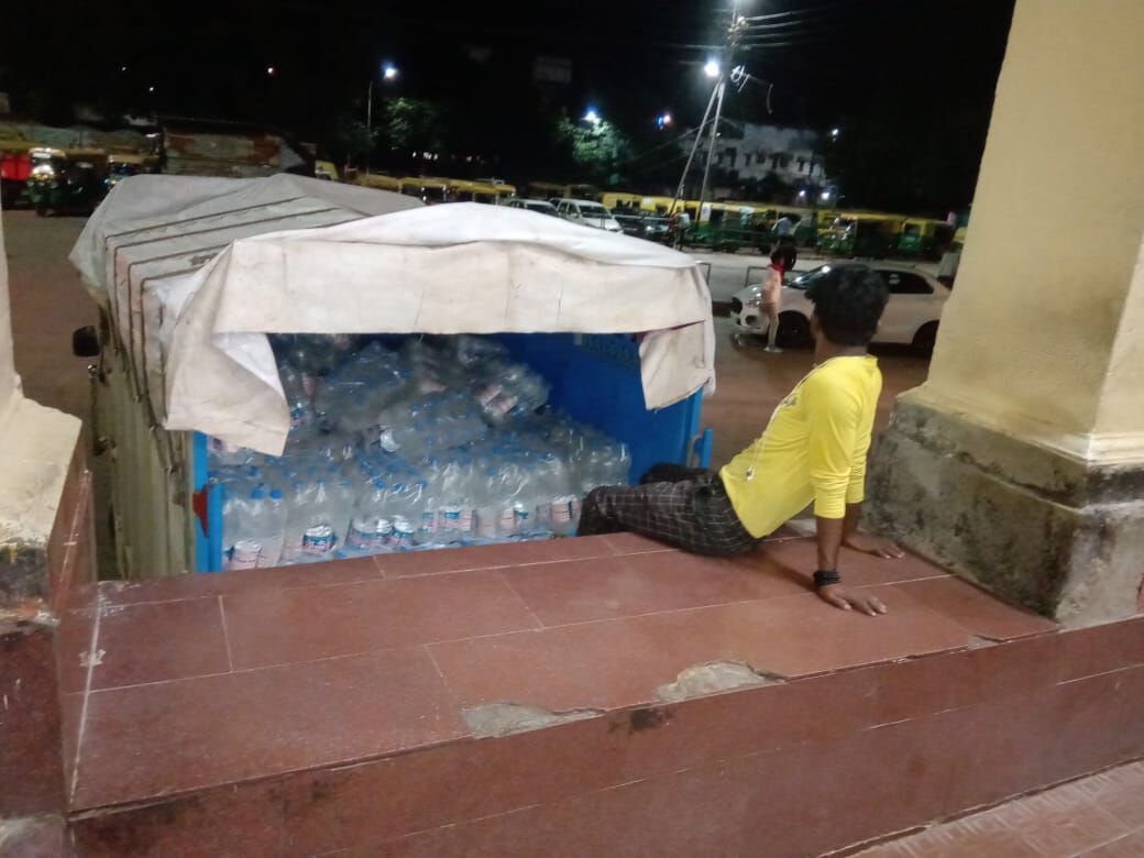 ग्वालियर रेलवे स्टेशन पर नकली पानी बोटल की धड़ल्ले से सप्लाई, कोई रोक टोक नहीं