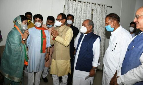 पूर्व महापौर समीक्षा गुप्ता की 21 महीने बाद घर वापसी