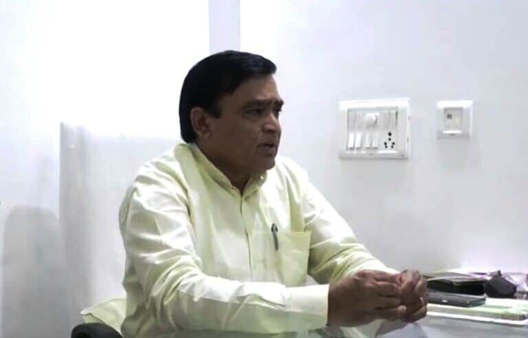 सिंधिया परिवार बिना पद के नहीं रह सकता : लाखन सिंह सिंधिया परिवार बिना पद के नहीं रह सकता : लाखन सिंह