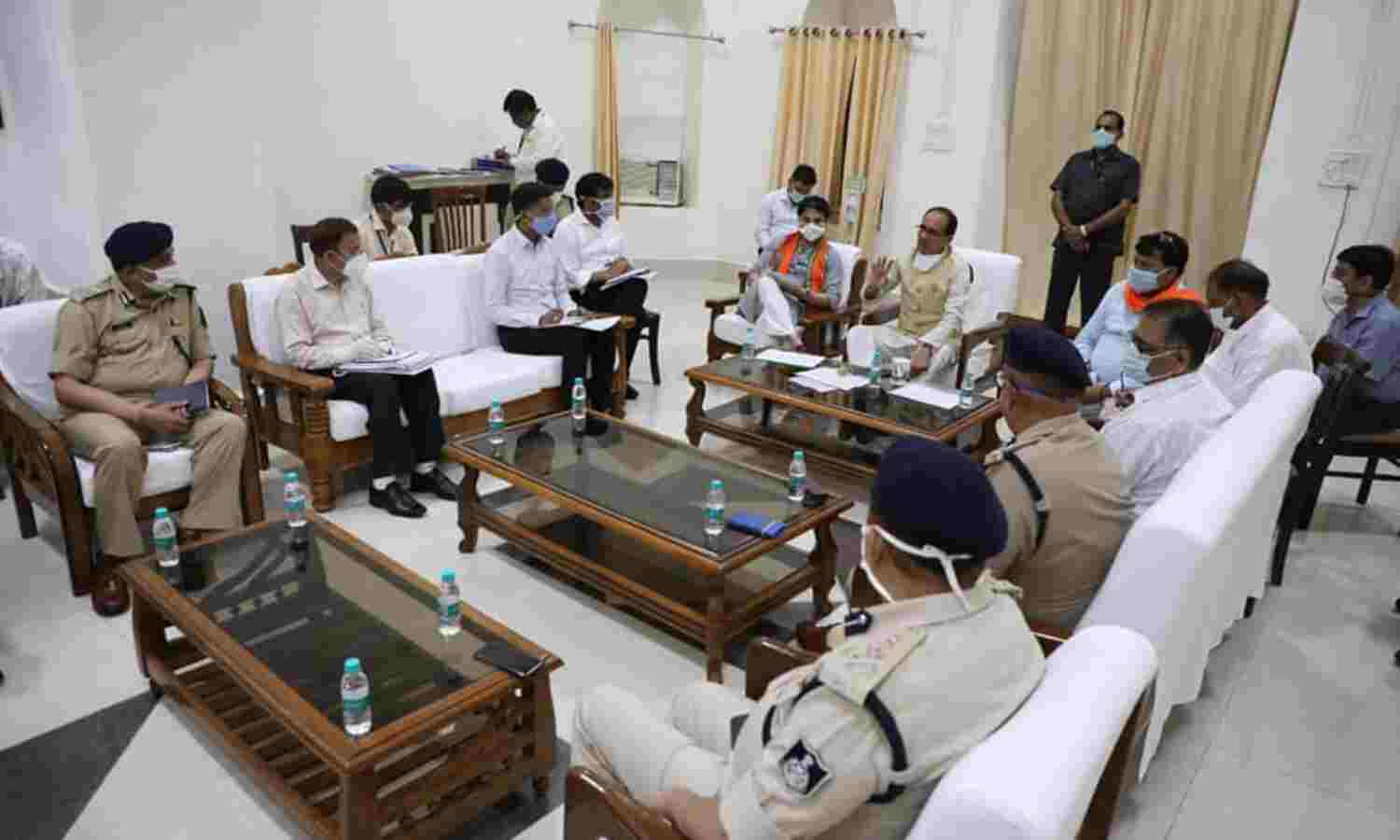 बिजली कटौती बर्दास्त नहीं, कालाबाजारी करने वाले भेजे जाएंगे जेल: चौहान