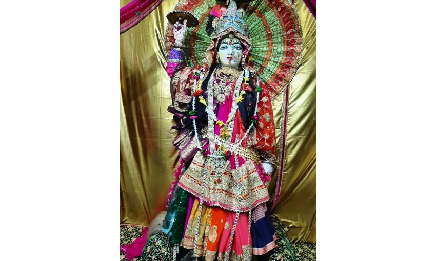 राधाअष्टमी पर भगवान चक्रधर ने 56 कलियों का लहंगा पहना