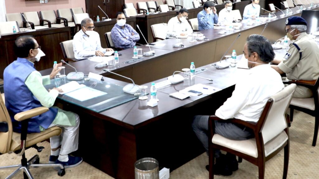 यूरिया और उपभोक्ता सामग्री की कालाबाजारी और मिलावट बर्दाश्त नहीं होगी : शिवराज सिंह