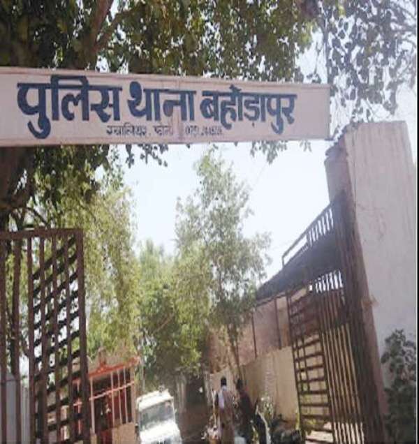 घर में घुसे बदमाश से भिड़ी बुजुर्ग महिला, जान बचाकर भागा