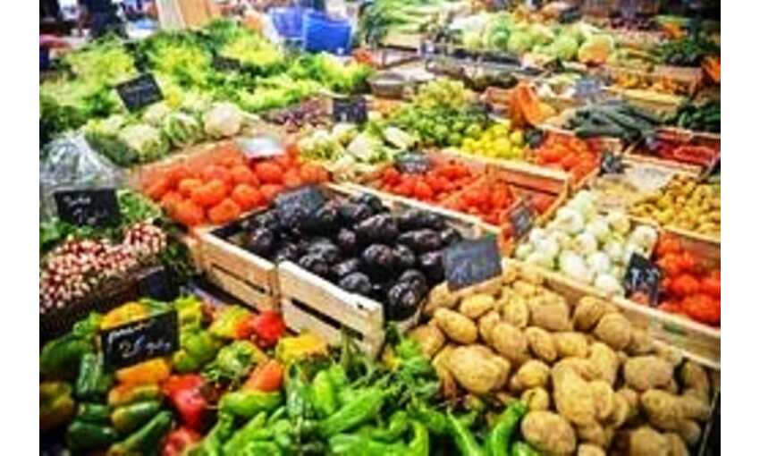 प्याज रुलाने को बेकरार, हरा धनिया 400 रुपये के पार