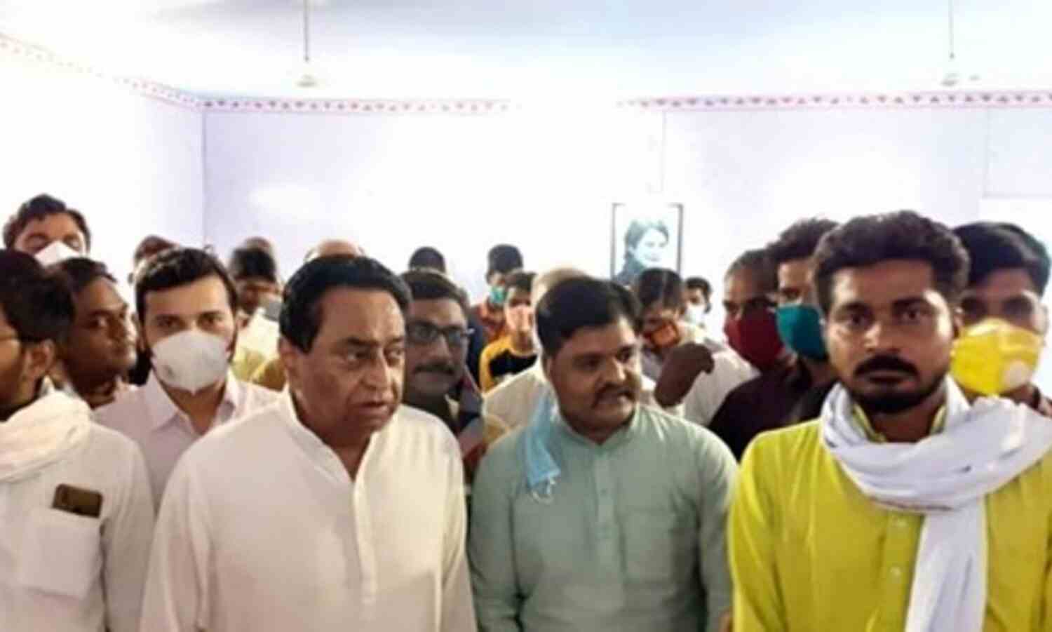 ग्वालियर में आम आदमी पार्टी के नेताओं ने थामा कांग्रेस का दामन