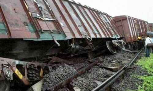 मथुरा में मालगाड़ी के चार डिब्बे पटरी से उतरे, परिवर्तित मार्ग से पहुंची ट्रेन