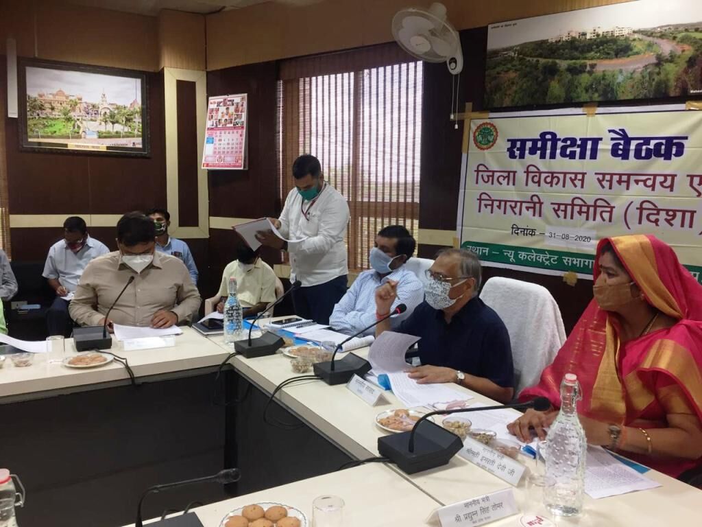 मंत्री इमरती देवी में दिखे कोरोना लक्षण, कलेक्टर की मीटिंग छोड़ घर गईं