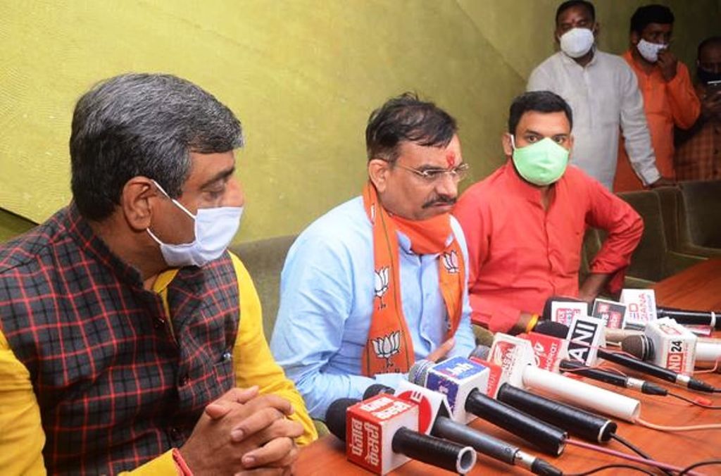 जी-जान से जुटे कार्यकर्ता, बूथों को करें मजबूत जी-जान से जुटे कार्यकर्ता, बूथों को करें मजबूत