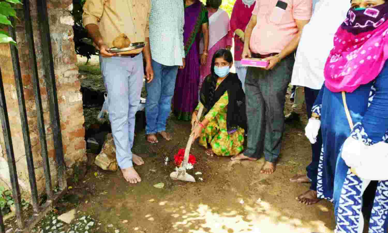 नन्हीं विधायक योगिता केन ने रखी आदर्श विद्यालय की आधारशिला