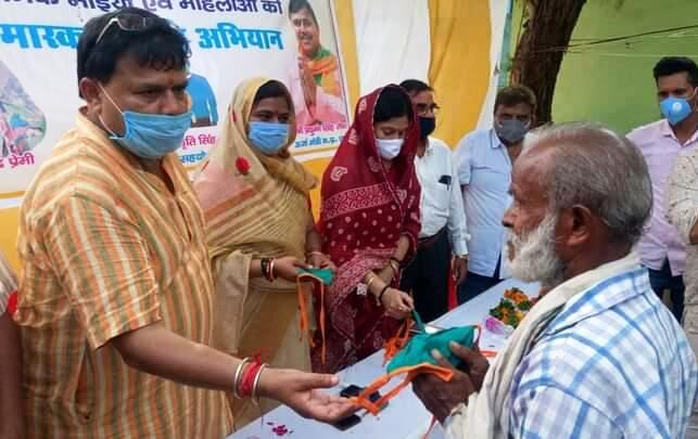 अपने स्वास्थ्य की रक्षा के लिए मास्क अवश्य लगाए: तोमर अपने स्वास्थ्य की रक्षा के लिए मास्क अवश्य लगाए: तोमर