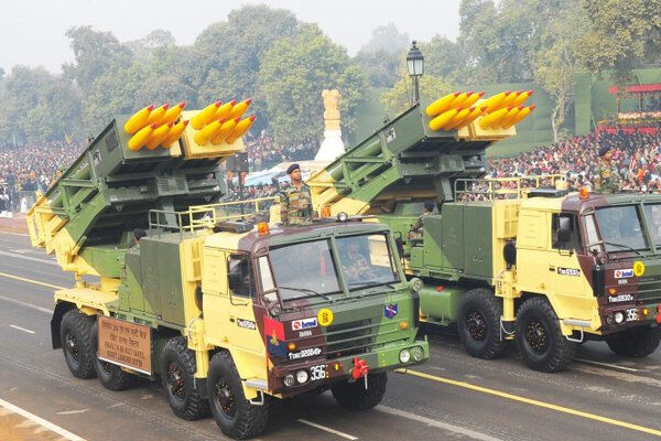 सीमाओं पर भारतीय सेना ने बढ़ाई ताकत, स्वदेशी कंपनी से ही पिनाका रॉकेट लॉन्चर खरीद रही सरकार