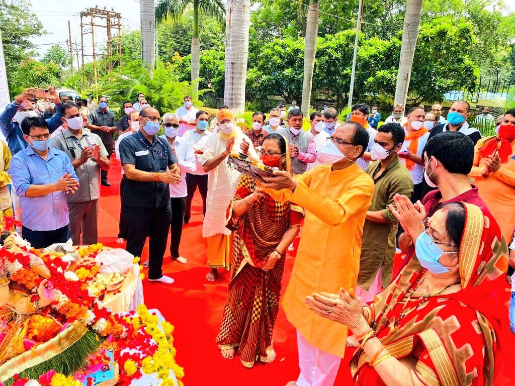 मुख्यमंत्री चौहान ने किया घर में किया गणेश विसर्जन, लोगों से की अपील