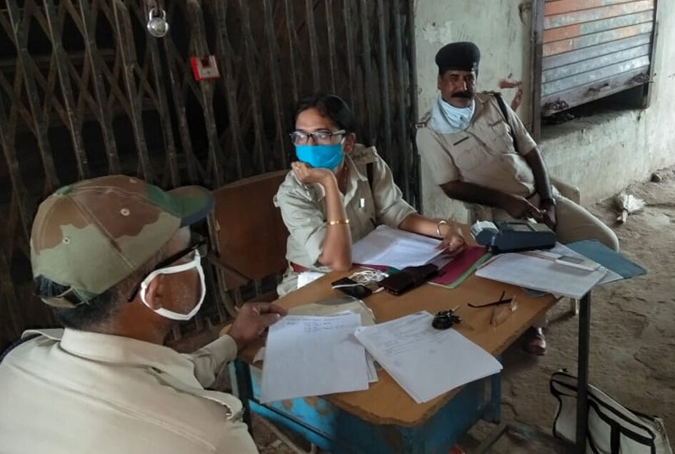 अमीरों के पेट में जा रहा है गरीबों का राशन अमीरों के पेट में जा रहा है गरीबों का राशन