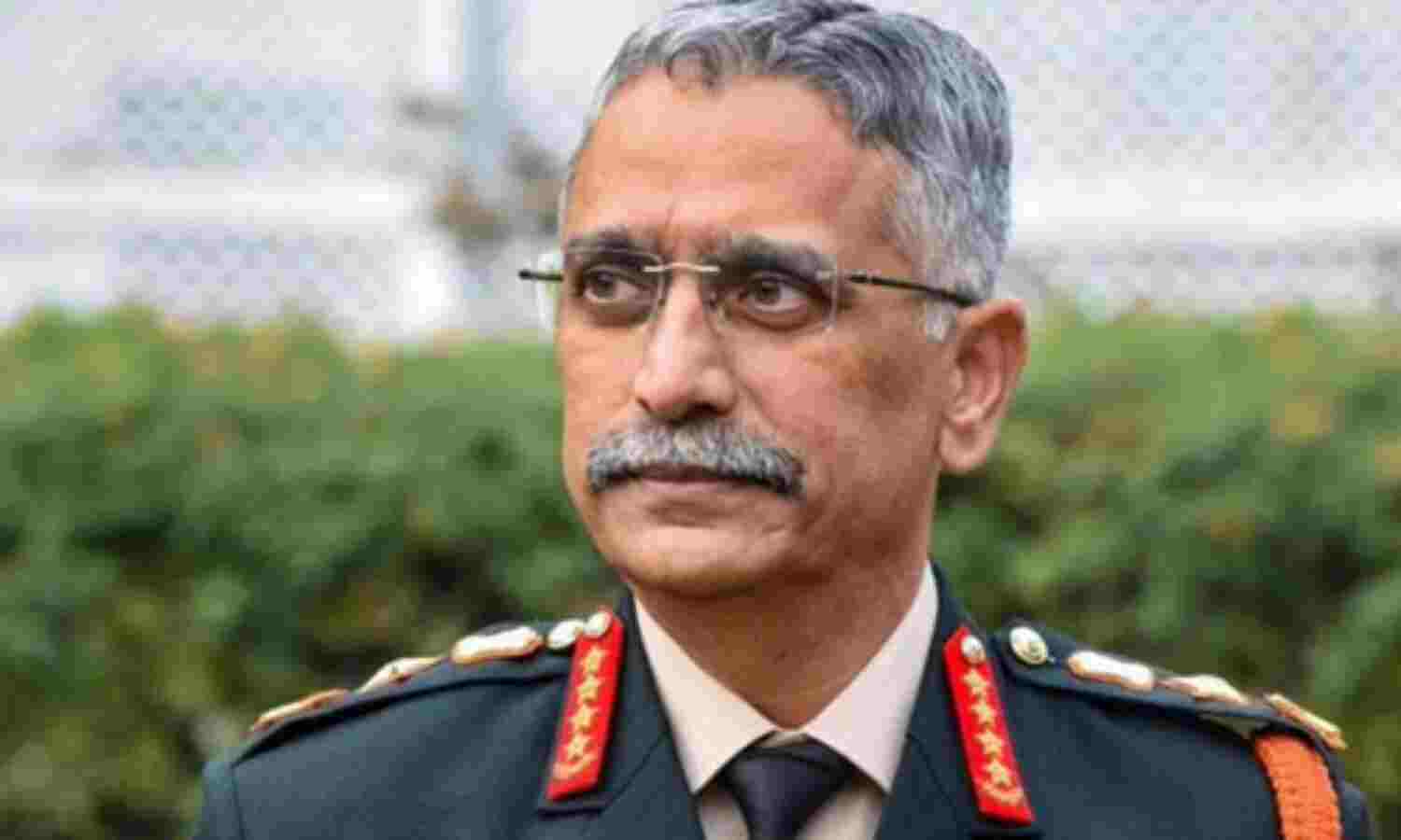 भारत-चीन तनाव के बीच लेह दौरे पर पहुंचे आर्मी चीफ नरवणे, जमीनी हालात की लेंगे जानकारी