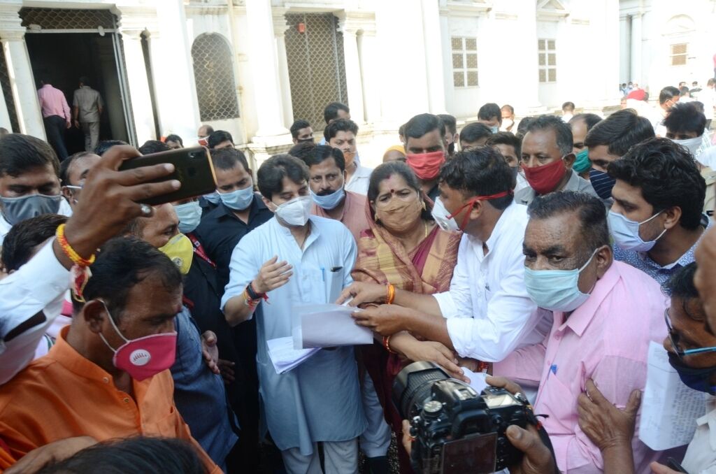 ग्वालियर प्रवास पर आये सिंधिया ने कांग्रेस और कमलनाथ को घेरा