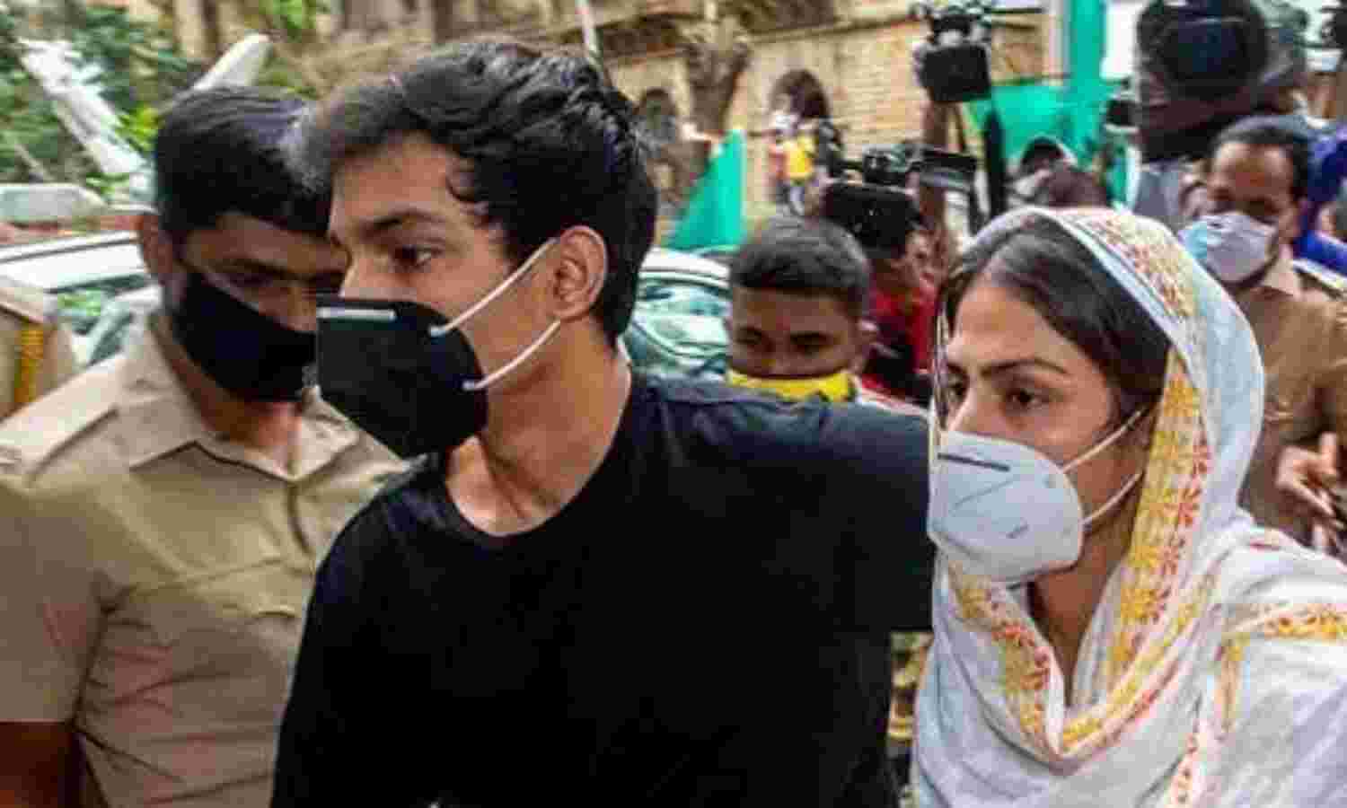 रिया चक्रवर्ती-शौविक को नहीं मिलेगी बेल, कोर्ट ने अर्जी की खारिज रिया चक्रवर्ती-शौविक को नहीं मिलेगी बेल, कोर्ट ने अर्जी की खारिज