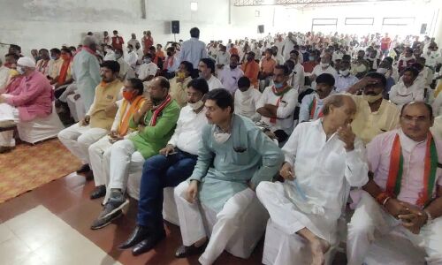 तोमर ने पढ़ाया भाजपा कार्यकर्ताओं को पारिवारिक संस्कारों का पाठ, शर्मा से मिला चुनाव जीतने का मंत्र तोमर ने पढ़ाया भाजपा कार्यकर्ताओं को पारिवारिक संस्कारों का पाठ, शर्मा से मिला चुनाव जीतने का मंत्र