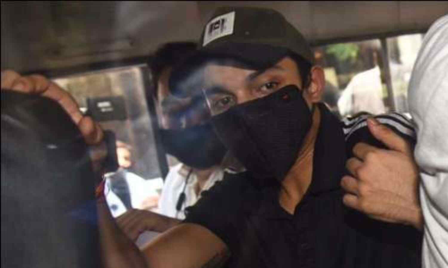 सुशांत सिंह केस : शॉविक और सैमुअल का होगा कोरोना टेस्ट, NCB की टीम अस्पताल लेकर पहुँची