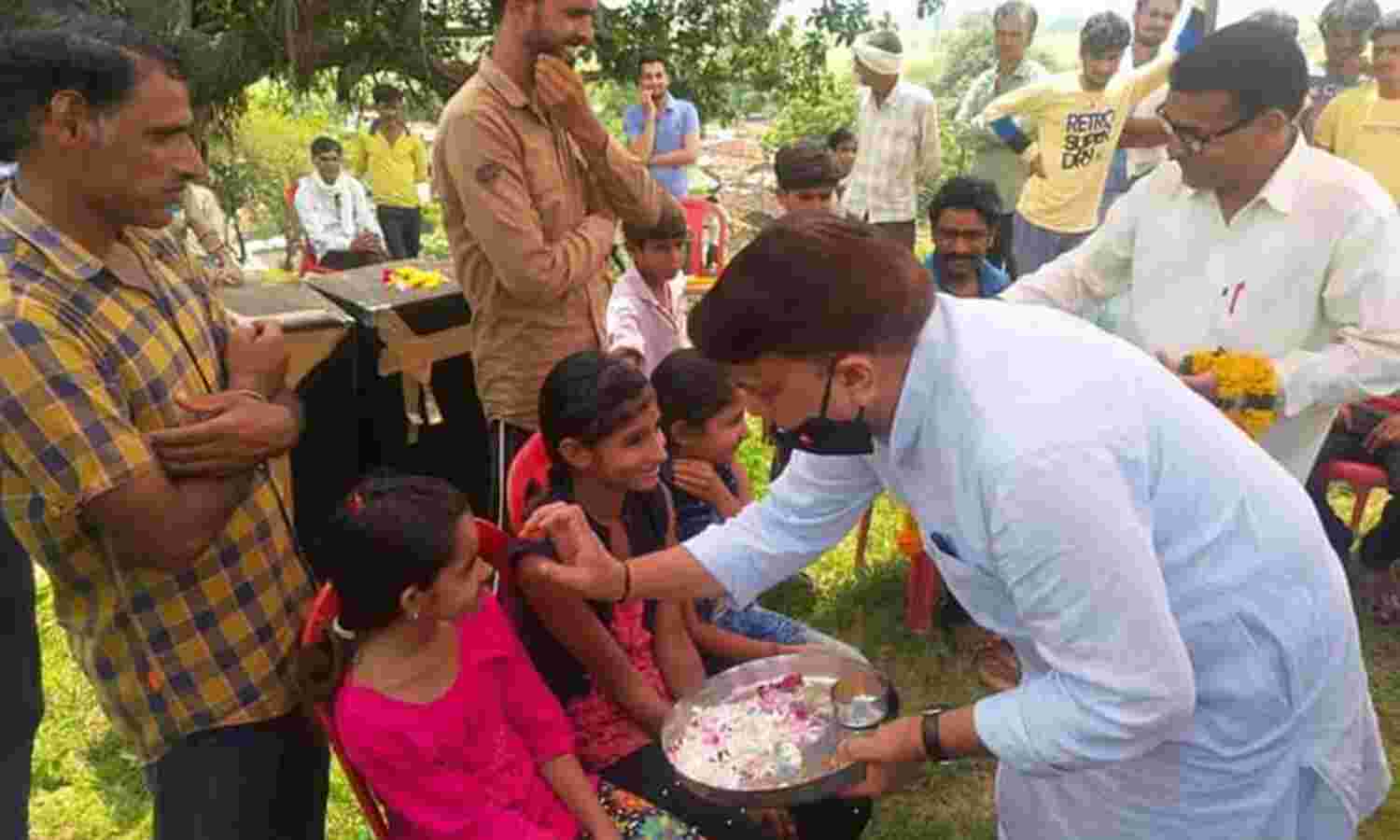 पौधारोपण कर ओएन ने पूजीं कन्याएं पौधारोपण कर ओएन ने पूजीं कन्याएं