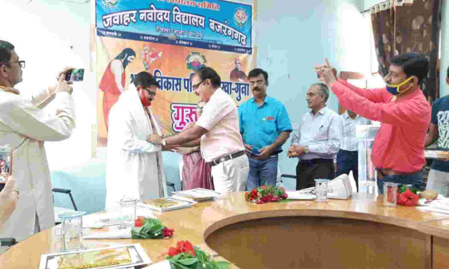 शिक्षा को व्यवसाय न बनाएं शिक्षक : अरोरा शिक्षा को व्यवसाय न बनाएं शिक्षक : अरोरा