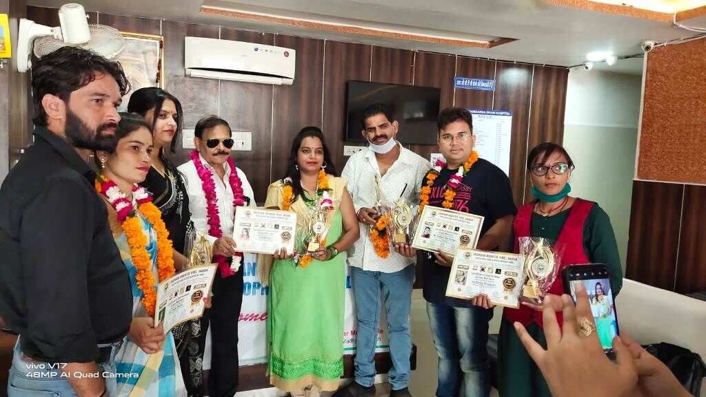 समाज सेवियों का हुआ सम्मान