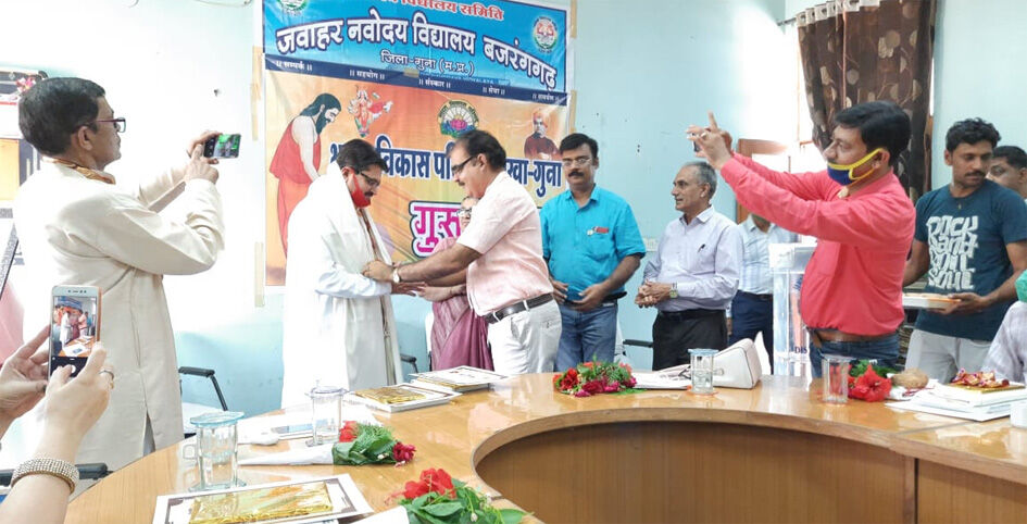 शिक्षा को व्यवसाय न बनाएं शिक्षक : अरोरा शिक्षा को व्यवसाय न बनाएं शिक्षक : अरोरा