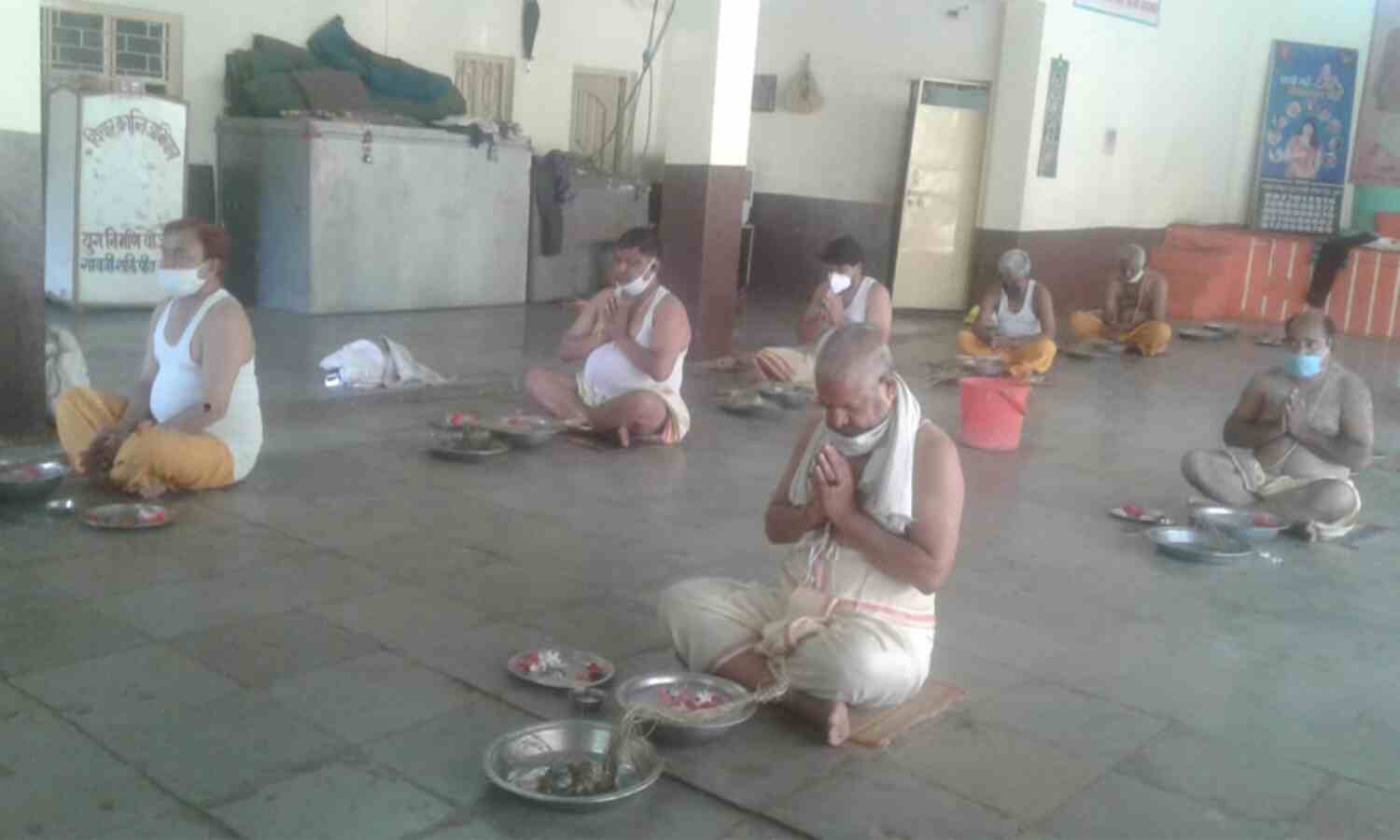 श्राद्ध पक्ष में हो रहा पितरों को नमन श्राद्ध पक्ष में हो रहा पितरों को नमन