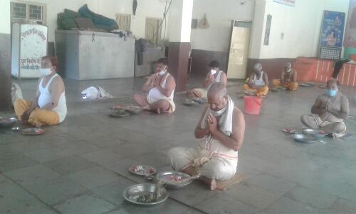 श्राद्ध पक्ष में हो रहा पितरों को नमन श्राद्ध पक्ष में हो रहा पितरों को नमन