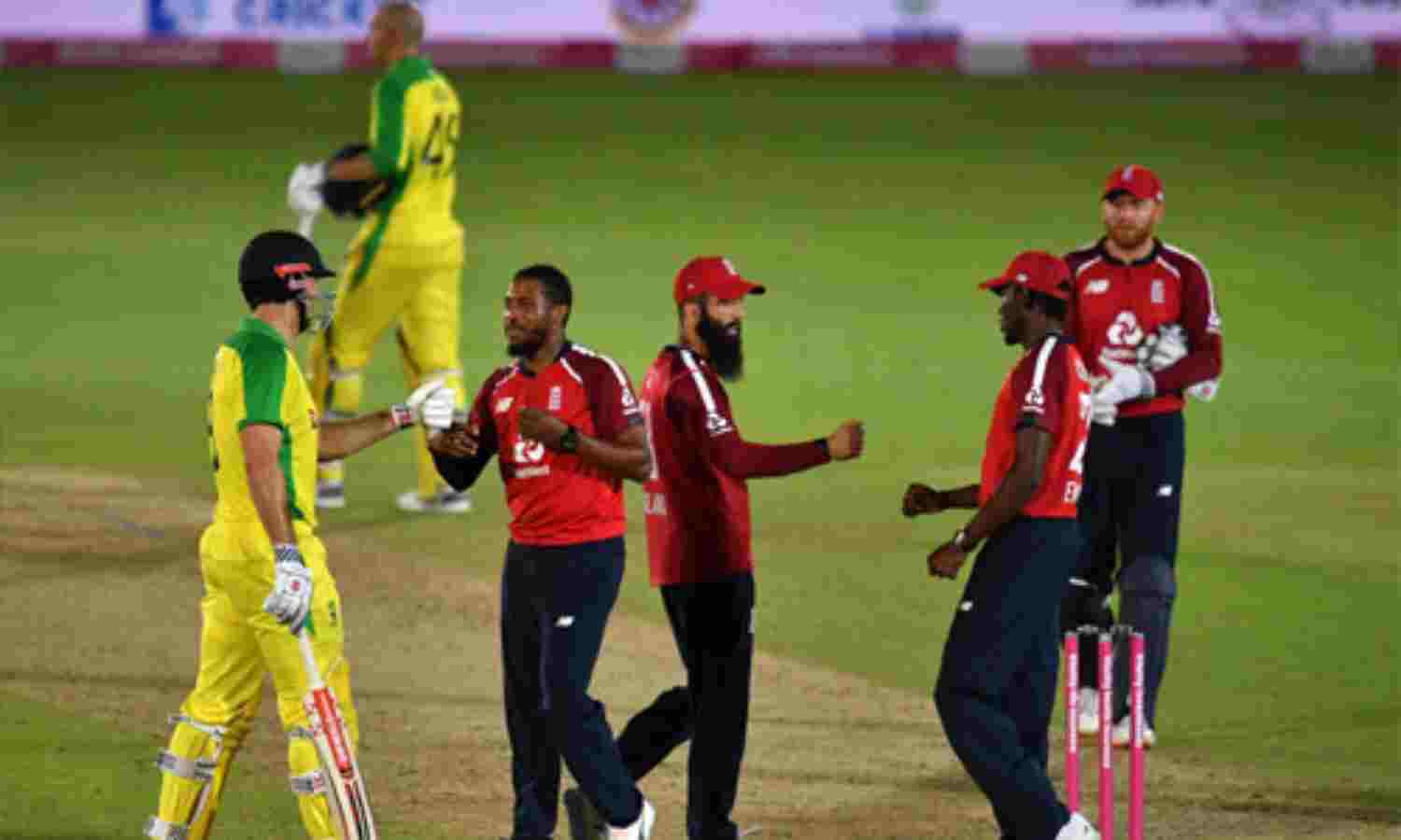 इंग्लैंड को पांच विकेट से हराकर फिर से रैंकिंग में पहले पायदान पर पहुंचा ऑस्ट्रेलिया