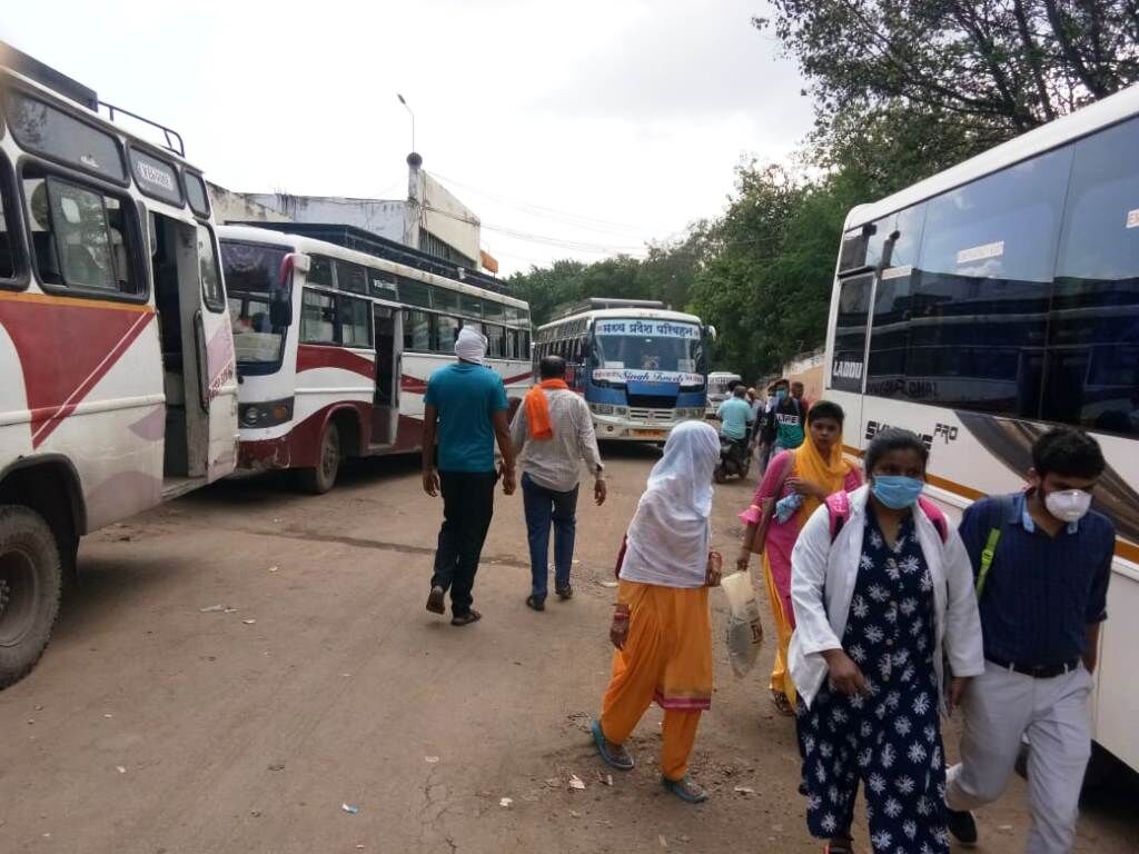 डीजल और कोरोना का भय दिखाकर बस ऑपरेटरों ने बढ़ा दिया यात्री किराया डीजल और कोरोना का भय दिखाकर बस ऑपरेटरों ने बढ़ा दिया यात्री किराया