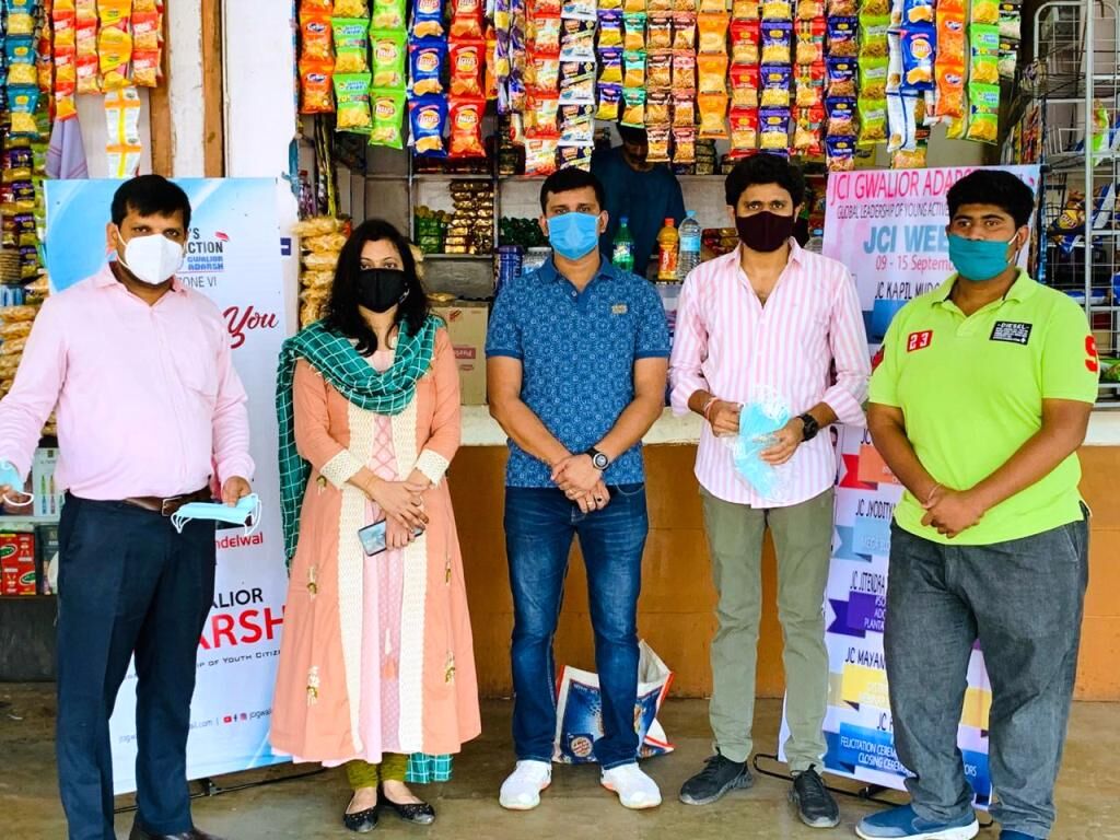 तीन हजार मास्क बांटे