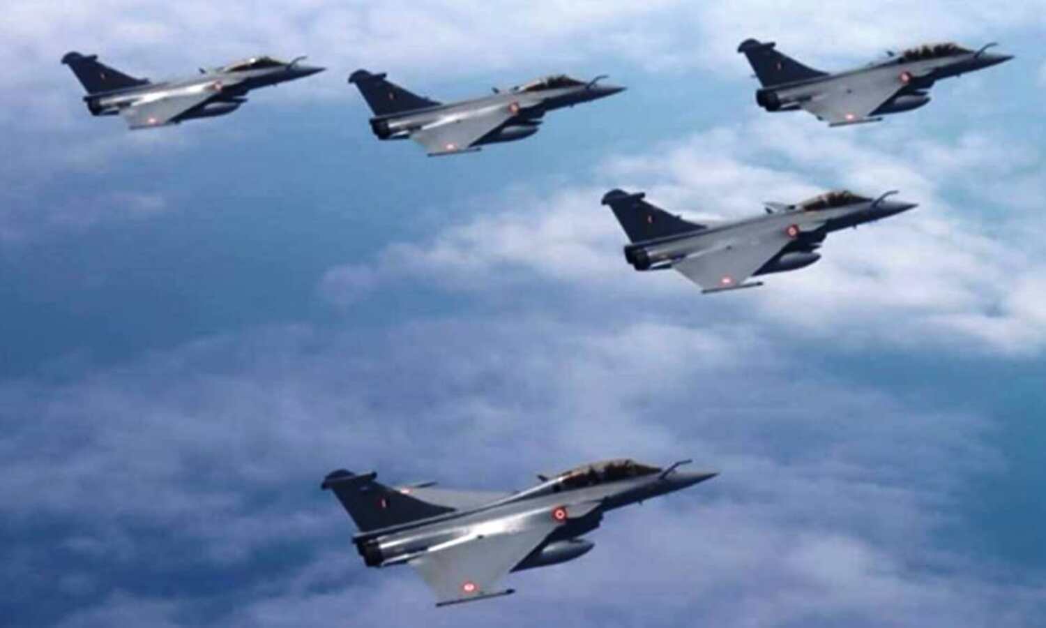 भारत की ताकत बन राफेल अंबाला एयरबेस पर भारतीय वायुसेना में शामिल भारत की ताकत बन राफेल अंबाला एयरबेस पर भारतीय वायुसेना में शामिल