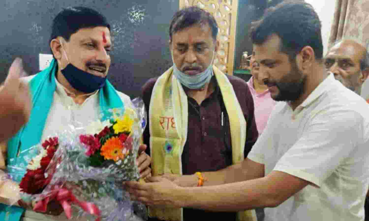 भाजयुमो जिला महामंत्री हरीश यादव के निवास पर पहुंचे उच्च शिक्षा मंत्री